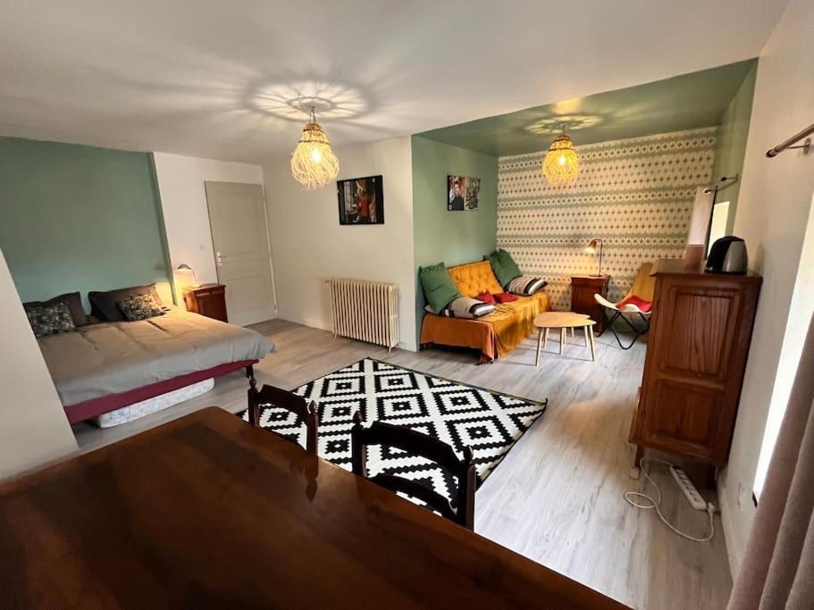 Grande Chambre Chez L'Artiste-Peintre Ла-Реоль Экстерьер фото